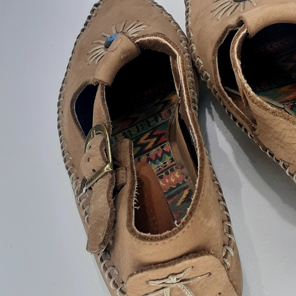 Women's Soft Tan  Suede  Native American Style By HUSH PUPPIE Size 8. - Picture 5 of 11
